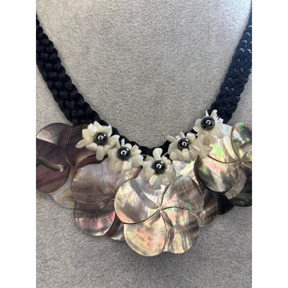 #9. Artisan Lux Shell Floral Necklace - Picture 3 of 5